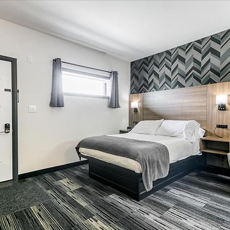 Manitoulin Motel Little Current Екстериор снимка