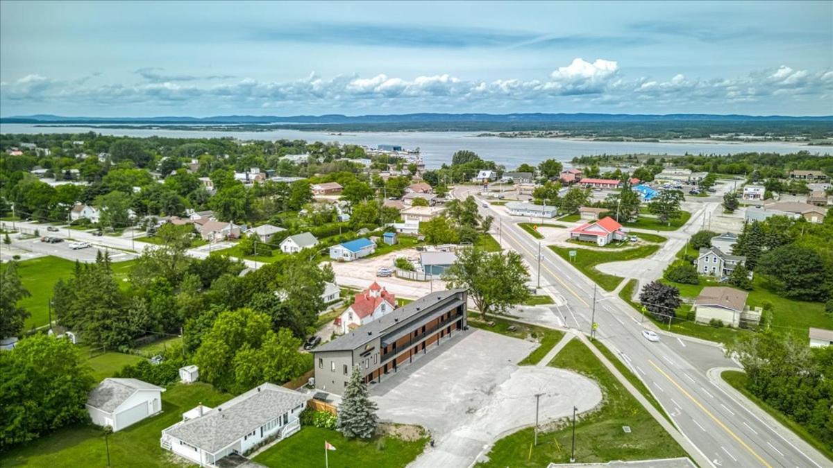 Manitoulin Motel Little Current Екстериор снимка