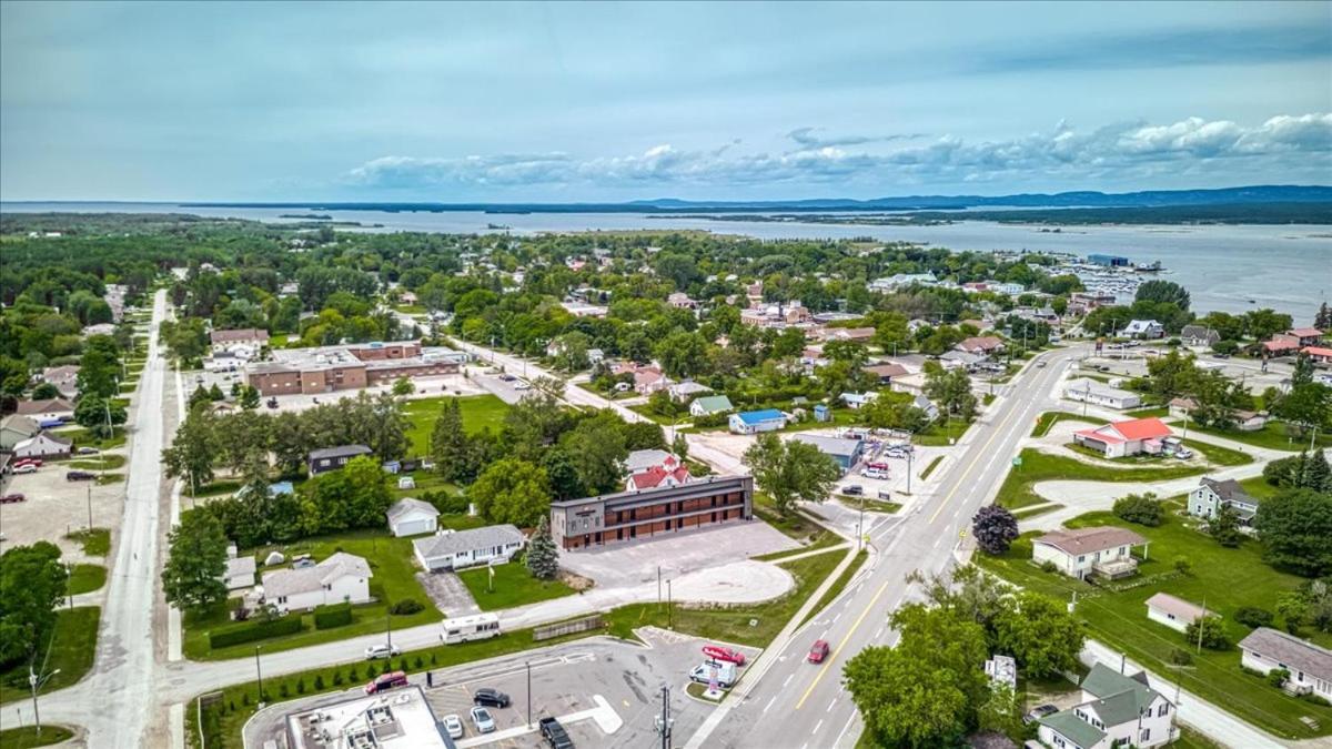 Manitoulin Motel Little Current Екстериор снимка