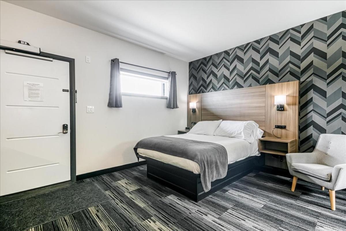 Manitoulin Motel Little Current Екстериор снимка
